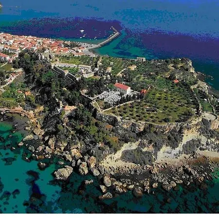 Finiki Plaza 아파트호텔 메토니