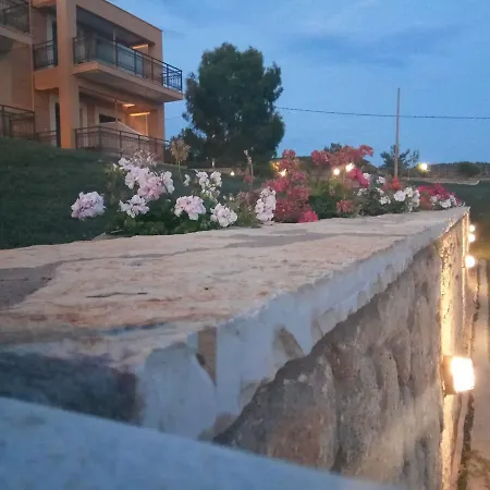 Finiki Plaza 3*