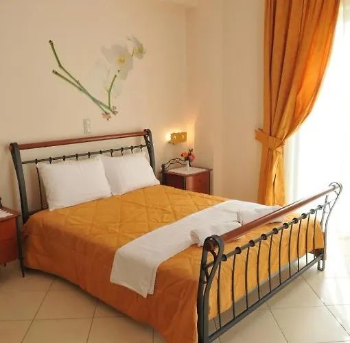 Finiki Plaza شقة فندقية ميثوني