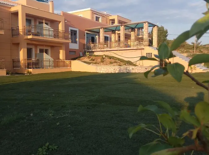 Finiki Plaza 3*