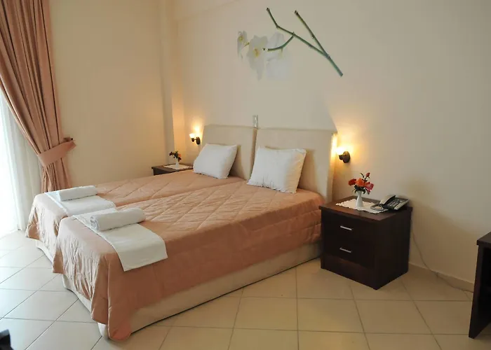 Finiki Plaza ميثوني