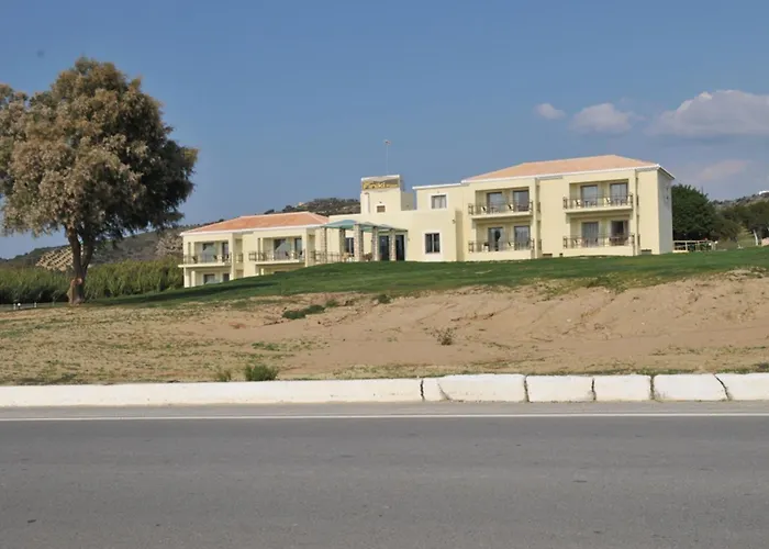 Finiki Plaza 3*