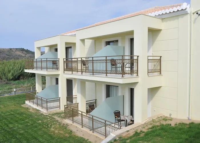 Finiki Plaza شقة فندقية 3*