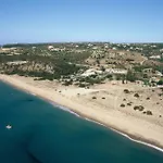 Апарт-отель Finiki Plaza