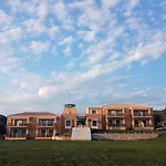 Finiki Plaza Апарт-отель 3*
