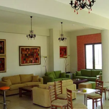 Finiki Plaza メトーニ