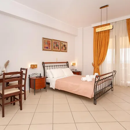 Finiki Plaza Apartahotel 3*