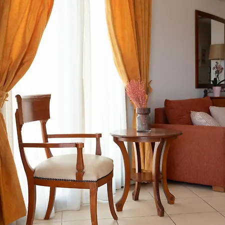 Finiki Plaza Apartahotel 3*