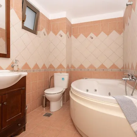 Apartahotel Finiki Plaza 3*