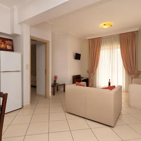 Finiki Plaza Apartahotel 3*