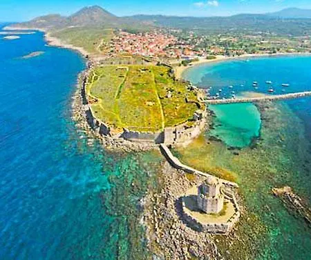 アパートホテル Finiki Plaza 3*