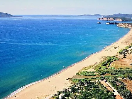 アパートホテル Finiki Plaza メトーニ