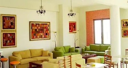 アパートホテル Finiki Plaza メトーニ