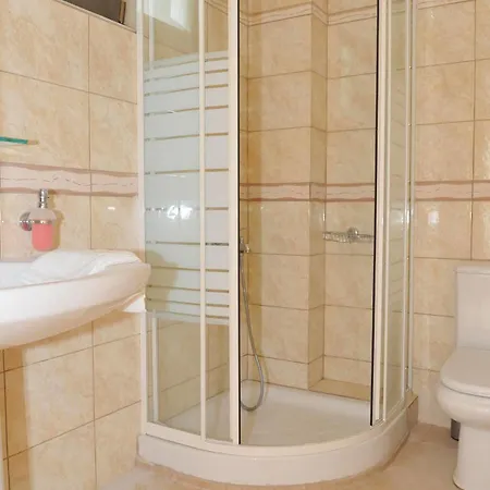 Finiki Plaza メトーニ