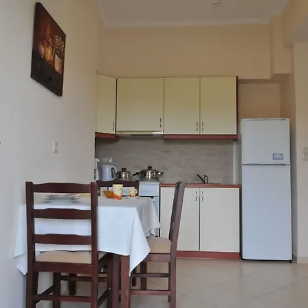 Finiki Plaza Apartahotel 3*