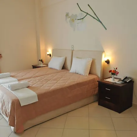 Finiki Plaza メトーニ