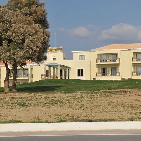 Finiki Plaza アパートホテル メトーニ