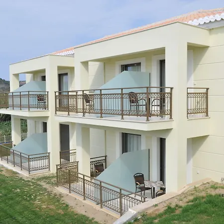 Finiki Plaza Apartahotel 3*