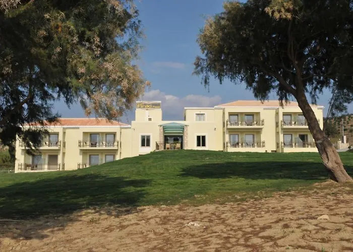 Apartmanhotel Finiki Plaza 3*