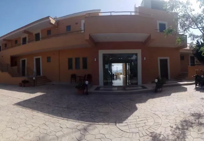 Finiki Plaza Apartmanhotel Methóni